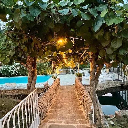 Le Moulin De L'auzonnet Gasthuis